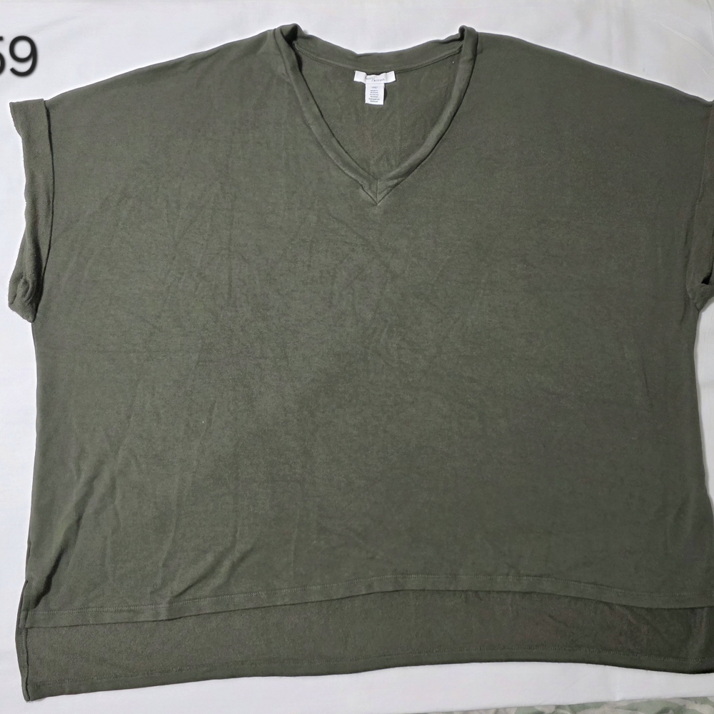 ​Daily Ritual Olive Green V-Neck Dolman Sleeve Top - Size XXL - Good Condition